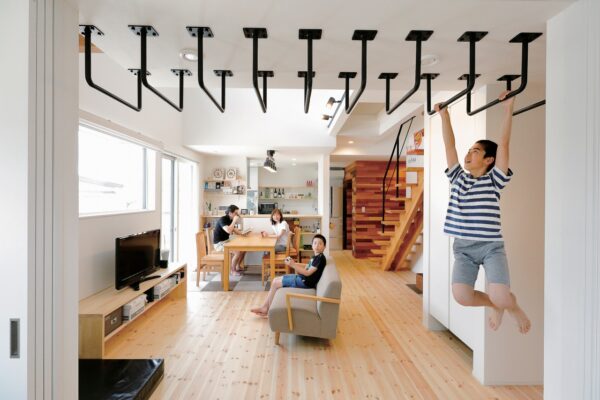 吹抜けとうんていと登り棒の家（ZEH）