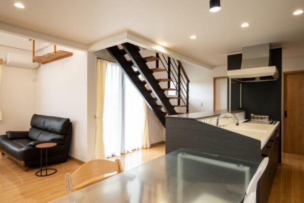 注文住宅で階段の設置をお考えの方へ！階段の種類やリビングに設置するメリットを解説します！