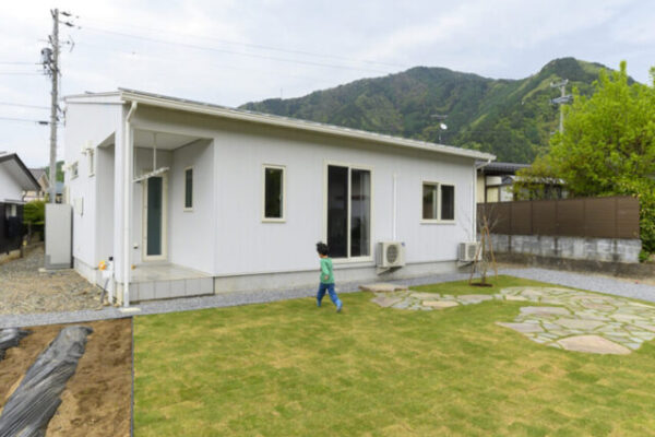 平屋の外観にこだわりたい方へ、片流れ屋根の魅力をお伝えします！